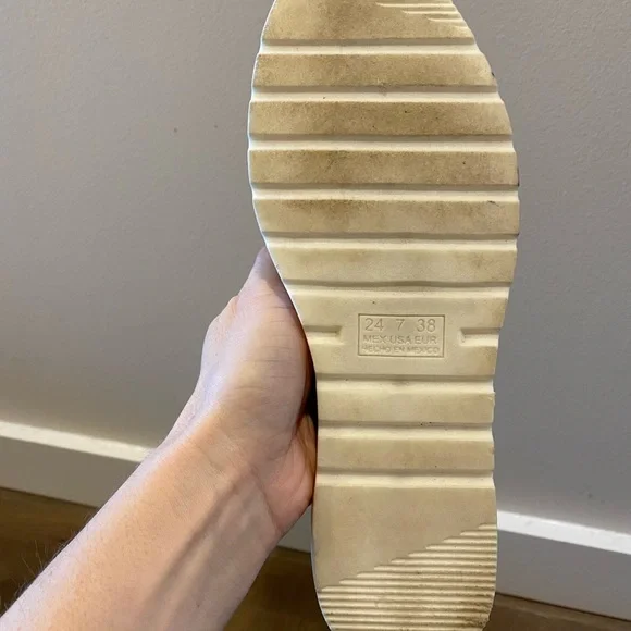 Handmade Leather Virgin Mary Sandals, Guadalupe Leather Shoes Made in Mexico - Picture 4 of 6